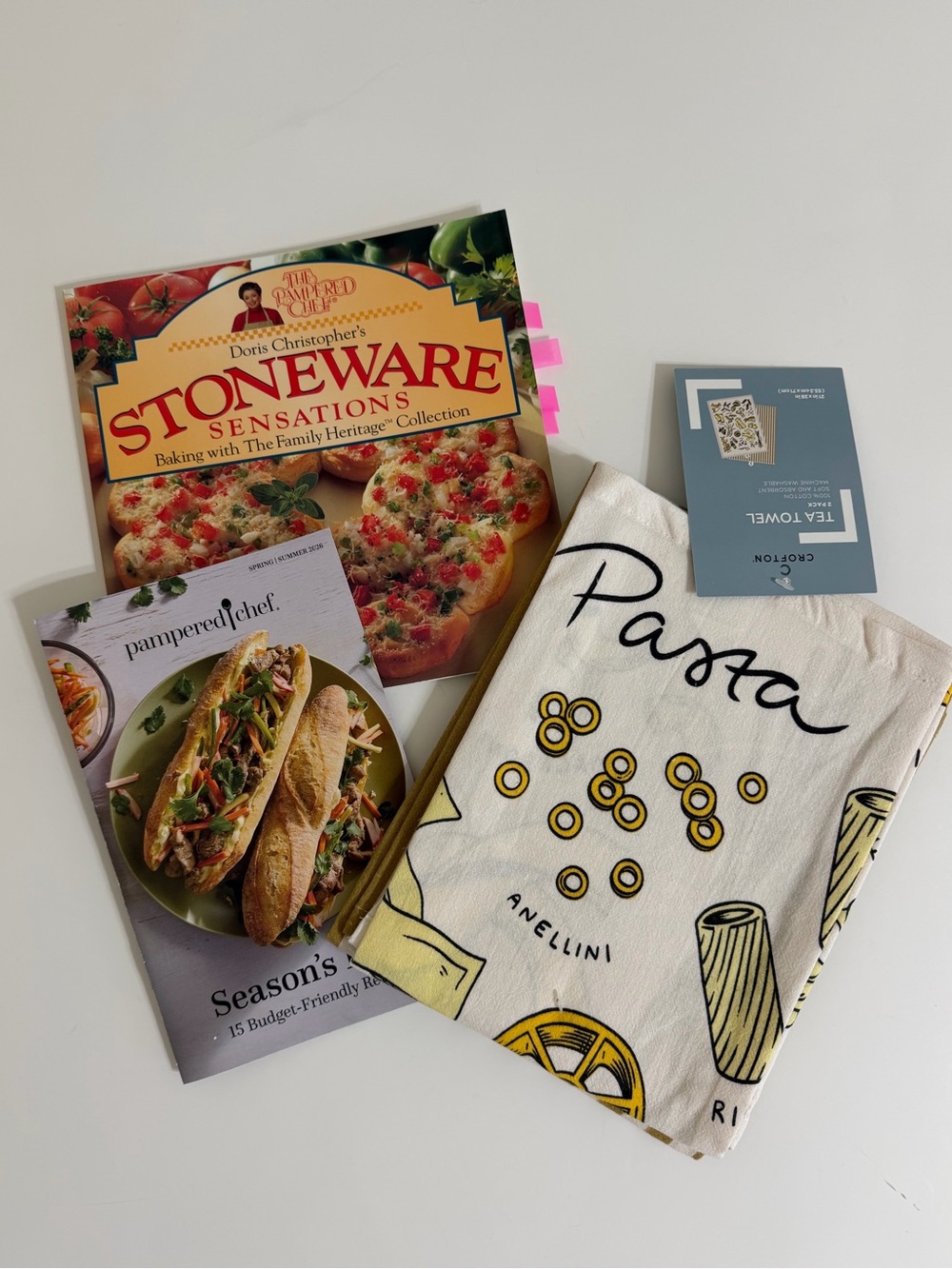 PAMPERED CHEF 2 Cookbooks 2 Pc Set New Crofton Pasta Theme Tea Towels